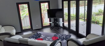 Luxury Designer home on Beautiful Macleay Island, just 1 hour from Brisbane!