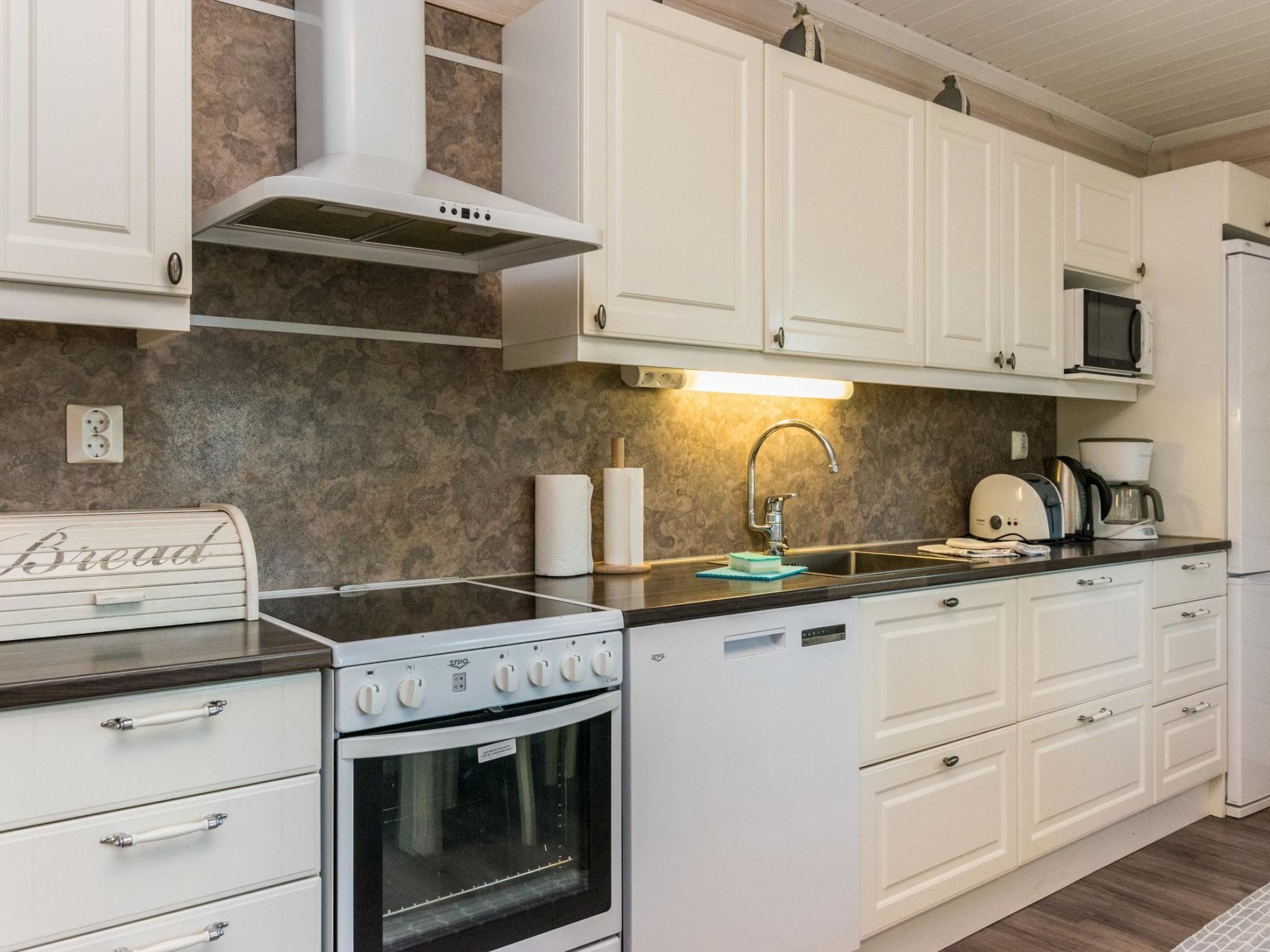 Réfrigérateur, micro-ondes, lave-vaisselle