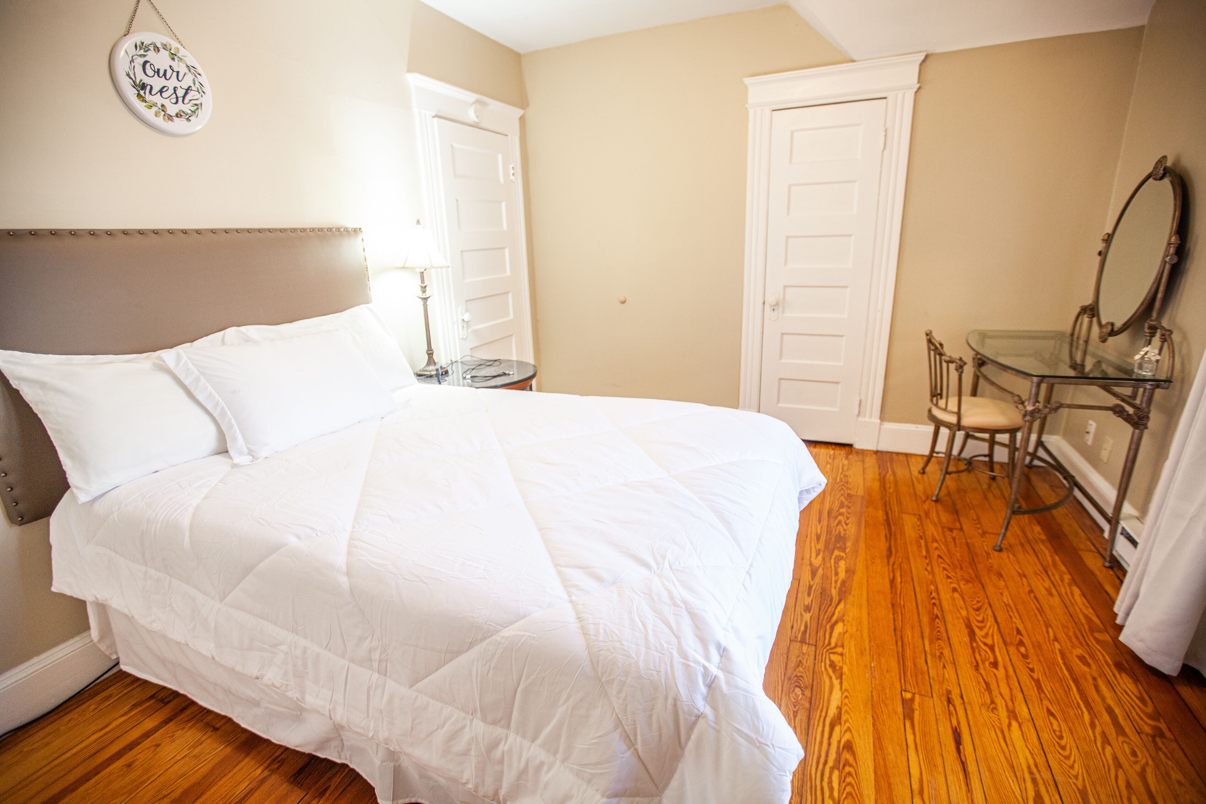 Luxury King Suite in Waterbury.  3 Bedroom. Essentials Close-By,