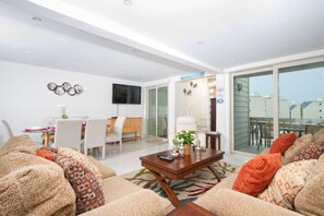 Condo, 3 habitaciones | Sala de estar