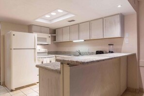 Condo, 3 Bedrooms | Private kitchen | Cookware/dishes/utensils