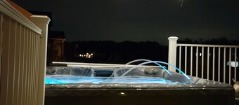 Spacious 5 bedroom home with large deck and hot tub