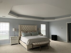 6 bedrooms, iron/ironing board, WiFi, bed sheets