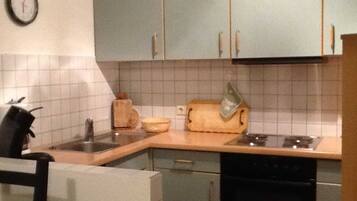 KĂŒhlschrank, Mikrowelle, Ofen, GeschirrspĂŒler