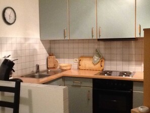 Kühlschrank, Mikrowelle, Ofen, Geschirrspüler