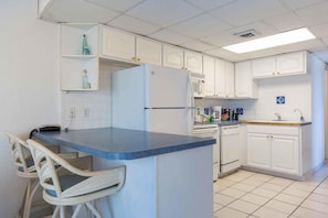 Condo, 2 Bedrooms | Private kitchen