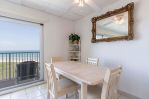 Condo, 2 Bedrooms | Dining