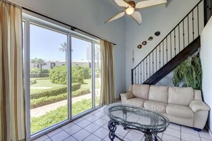 Condo, 2 habitaciones | Sala de estar