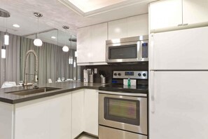 Condo, 2 Bedrooms | Private kitchen
