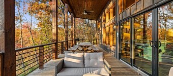 Luxe Mountain Chalet- Hot Tub, Wi-Fi, Fire Pit, Game Room - Mins to Blue Ridge