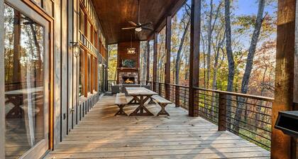 Luxe Mountain Chalet- Hot Tub, Wi-Fi, Fire Pit, Game Room - Mins to Blue Ridge