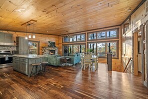 Interior - Luxe Mountain Chalet- Hot Tub, Wi-Fi, Fire Pit, Game Room - Mins to Blue Ridge (Mineral Bluff)