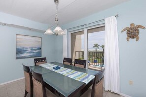Condo, 2 Bedrooms | Dining