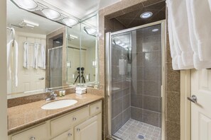 Condo, 3 habitaciones | Baño | Toallas 