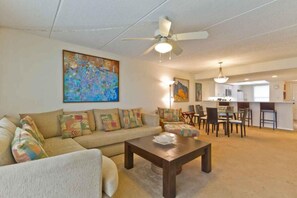 Condo, 2 Bedrooms | Living room