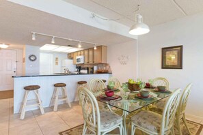 Condo, 2 Bedrooms | Dining