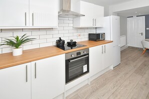 Shared kitchen - Townhouse @ Bucknall New Road Stoke (Stoke-on-Trent)