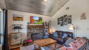 Smart TV, books, stereo