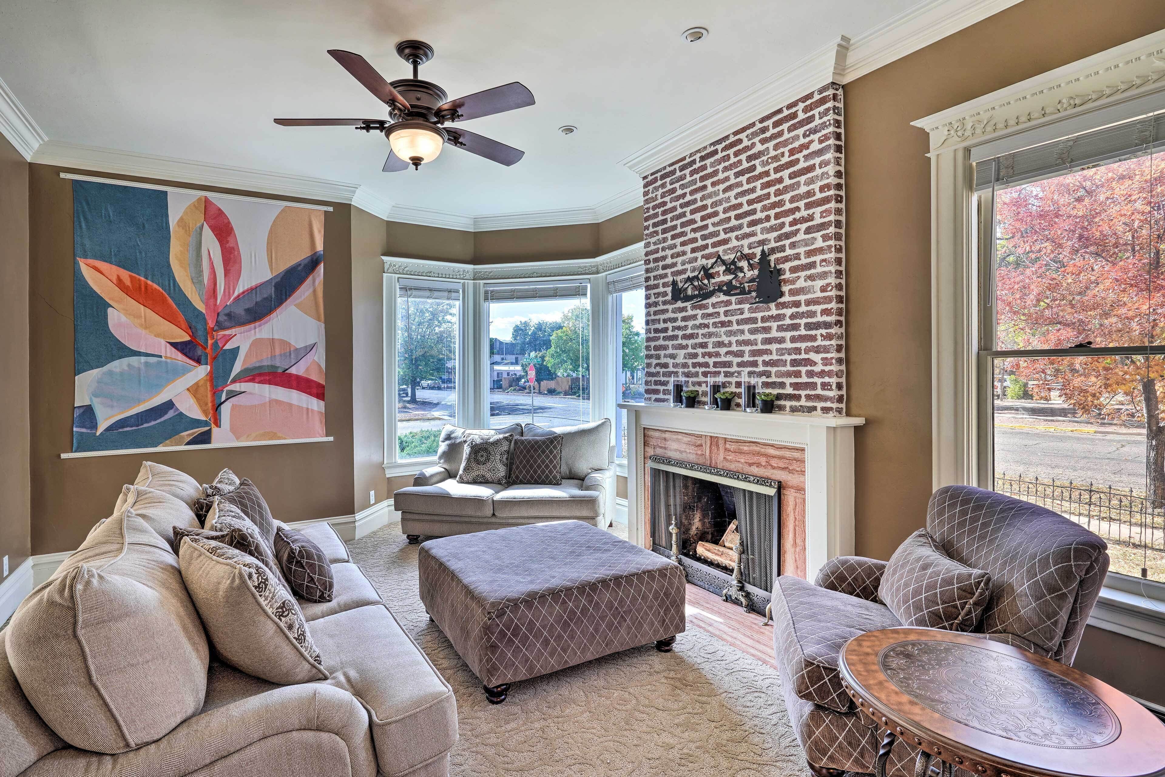 TV, fireplace, books, stereo
