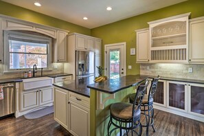 Fridge, microwave, stovetop, dishwasher - Classic Cañon City Getaway - 13 Mi to Royal Gorge! (Cañon City)