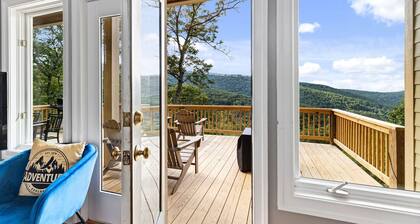 Luxury Black Bear Lodge: Stunning 4 Season Mountain Views! Perfect for Families.