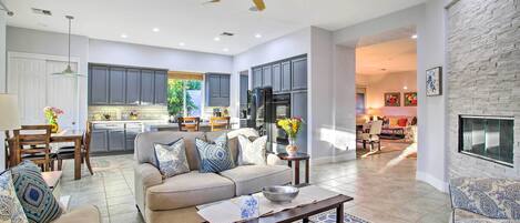 Télévision, cheminée, Netflix, table de tennis de table