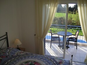 3 bedrooms, in-room safe, iron/ironing board, travel crib - PARADISE VILLA, 3 bedrooms, roof terrace, pool, free Wi-Fi, close to amenities (Paphos)