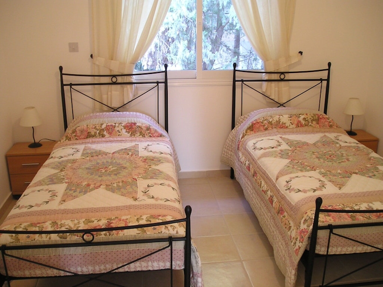 Paradise Villa, 3 Bedrooms, Roof Terrace, Pool, Free Wi-fi, Close To Amenities - Pafos