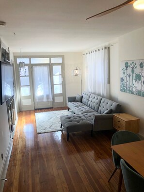 Smart-TV, Bücher, Arbeitsbereiche