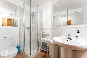 Bathtub, hair dryer, towels