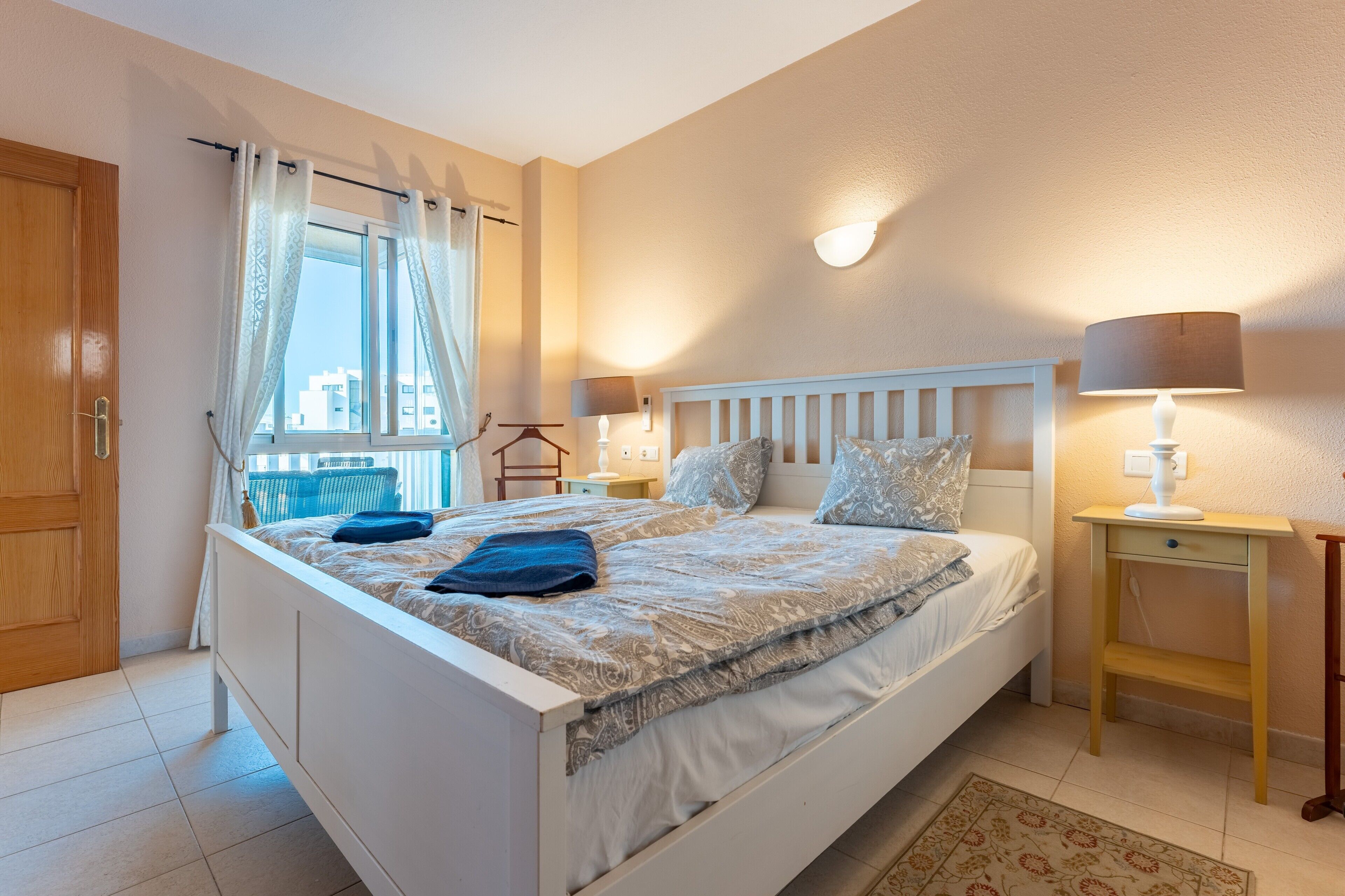 2 dormitorios, tabla de planchar con plancha, wifi gratis y ropa de cama