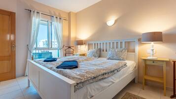 2 dormitorios, tabla de planchar con plancha, wifi gratis y ropa de cama