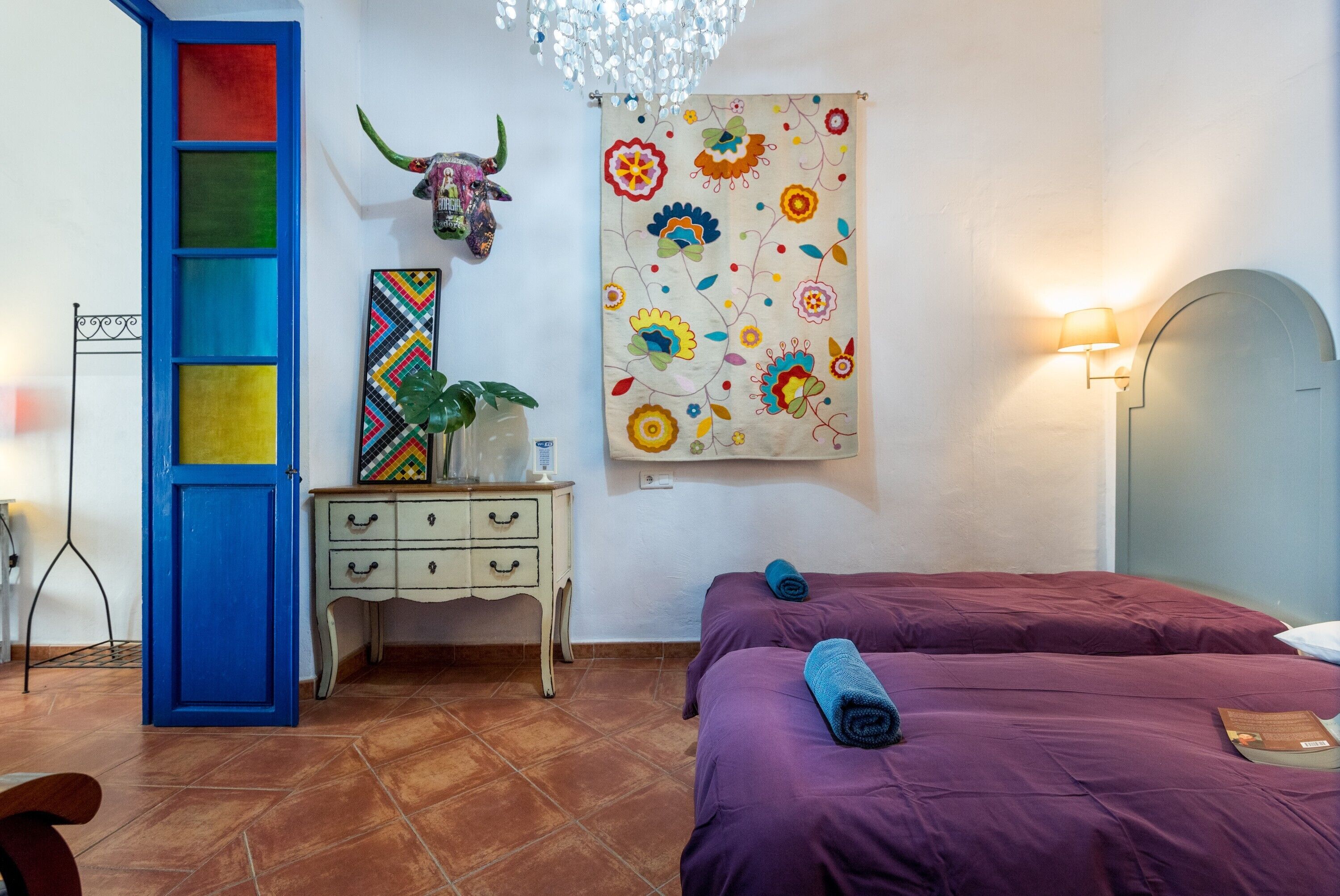 6 habitaciones, tabla de planchar con plancha y wifi gratis 