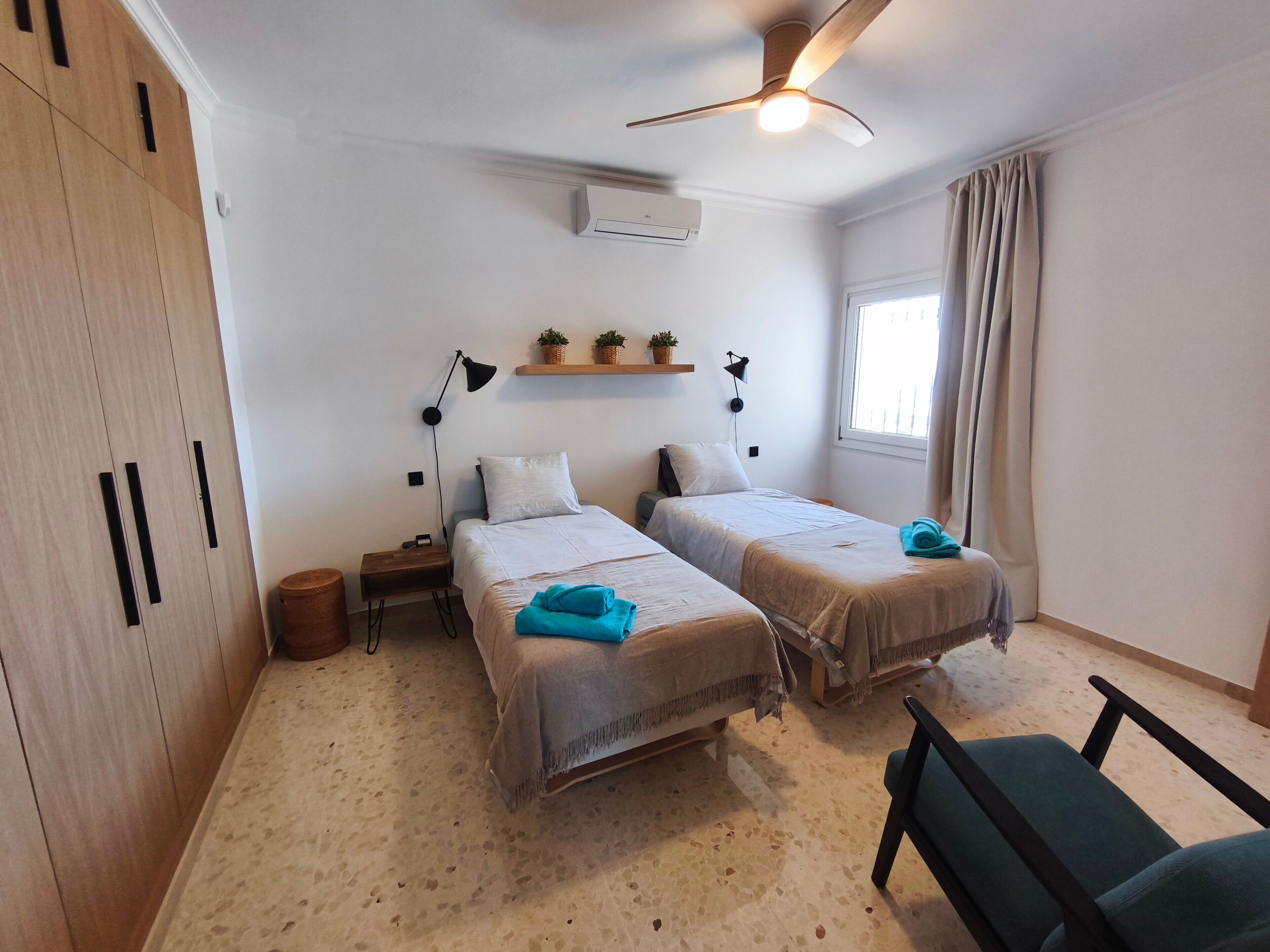 3 chambres, fer et planche à repasser, Wi-Fi gratuit, draps fournis