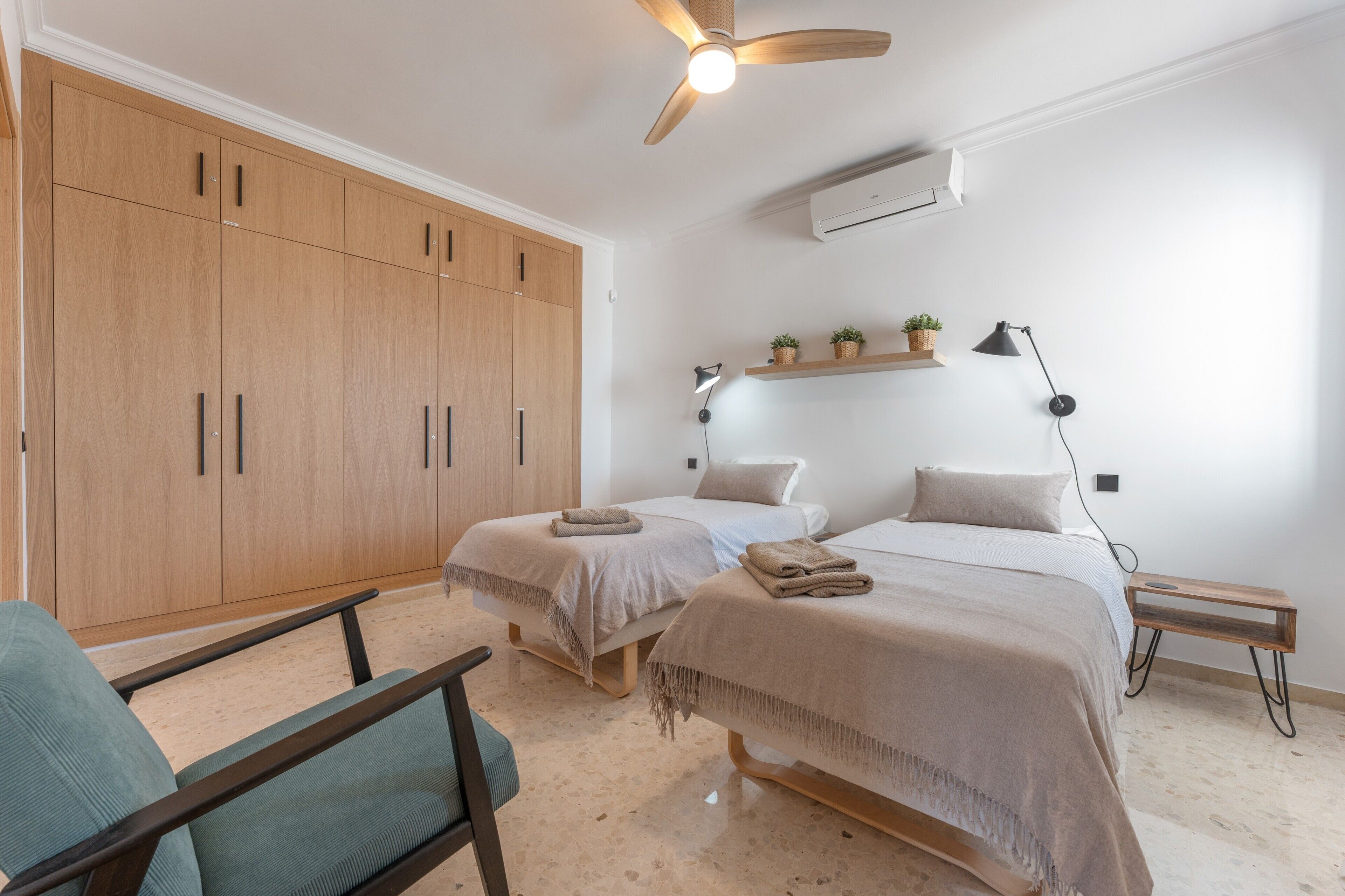 3 dormitorios, tabla de planchar con plancha, wifi gratis y ropa de cama