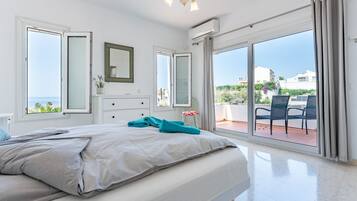 3 slaapkamers, een strijkplank/strijkijzer, gratis wifi, beddengoed