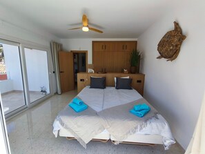 3 bedrooms, iron/ironing board, free WiFi, bed sheets - Villa 'Casa Leo Holiday' with Sea View, Wi-Fi and Air Conditioning (Mijas Costa)