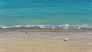 بالقرب من الشاطئ