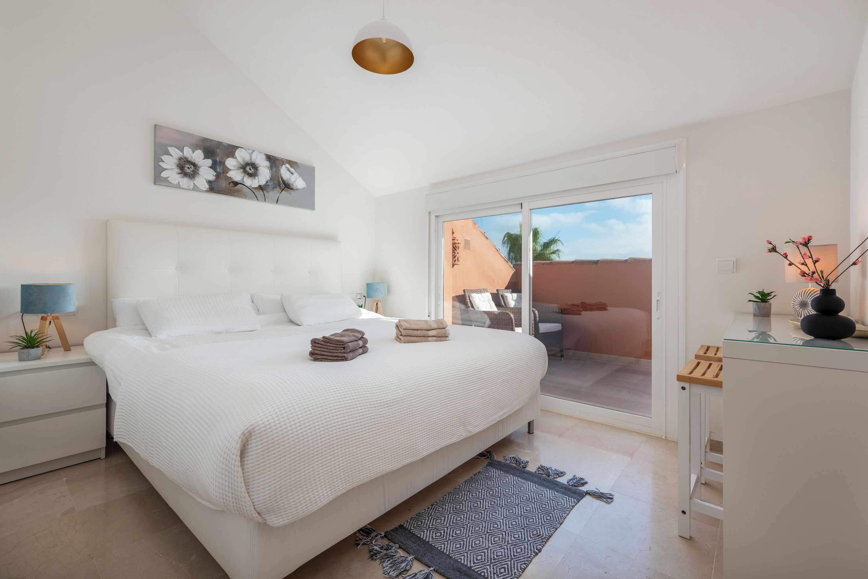 3 slaapkamers, een strijkplank/strijkijzer, gratis wifi, beddengoed