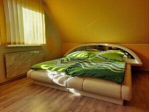 2 Schlafzimmer, Reisekinderbett, Bettwäsche