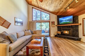 TV, fireplace, stereo