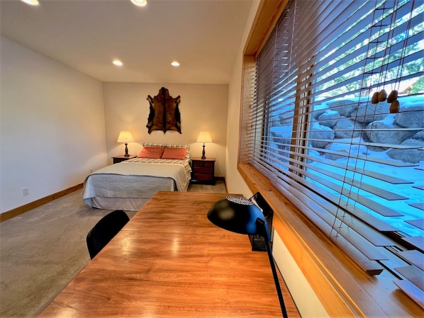 4 habitaciones, tabla de planchar con plancha y cuna de viaje