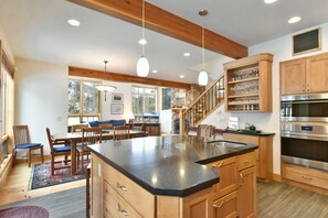 Dining - Summit Rose Escape • Theater Rm • Gourmet Kitchen (Frisco)