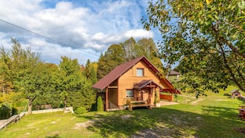Family House, 2 Bedrooms, Balcony, Mountainside (Chalet With Private Whirlpool And) | Exterior