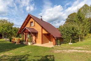 Family House, Multiple Bedrooms, Mountainside (Chalet With Private Whirlpool And) | Exterior