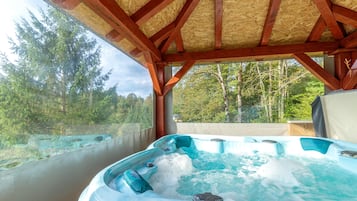 Bathtub spa outdoor