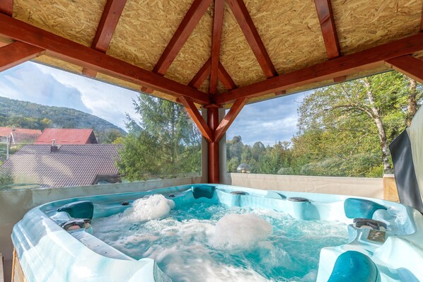 Family House, 2 Bedrooms, Balcony, Mountainside (Chalet With Private Whirlpool And) | Outdoor spa tub