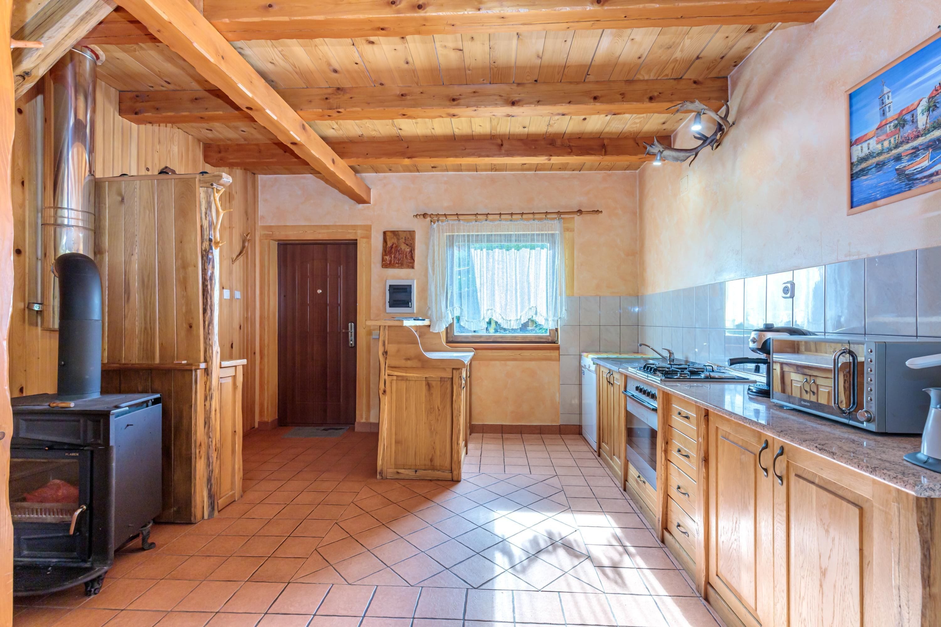 Family House, 2 Bedrooms, Balcony, Mountainside (Chalet With Private Whirlpool And) | Private kitchen | Fridge, microwave, oven, stovetop