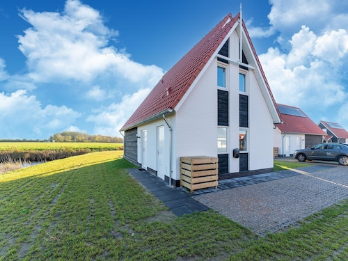 Vrijstaande villa met tuin, uitzicht en privacy