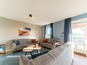 TV - Detached villa with view, garden and privacy (Scherpenisse)